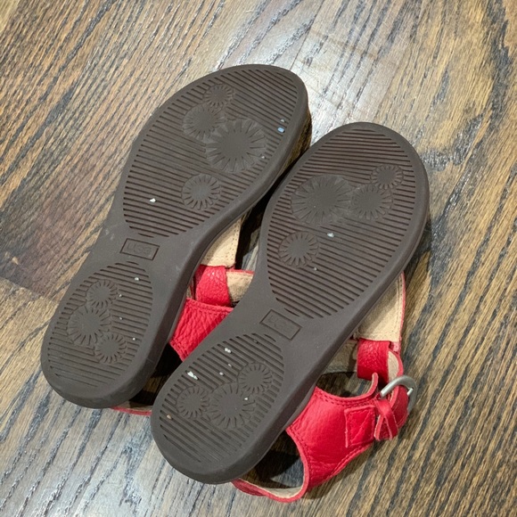 Like New Ugg Girls Red Leather Sandals Size 2 - Picture 6 of 6